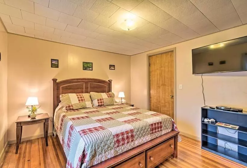 Penn Yan Escape W/ Yard, 1 Mi To Keuka Lake!