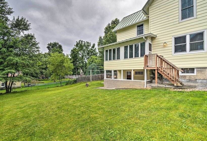 Penn Yan Escape W/ Yard, 1 Mi To Keuka Lake!