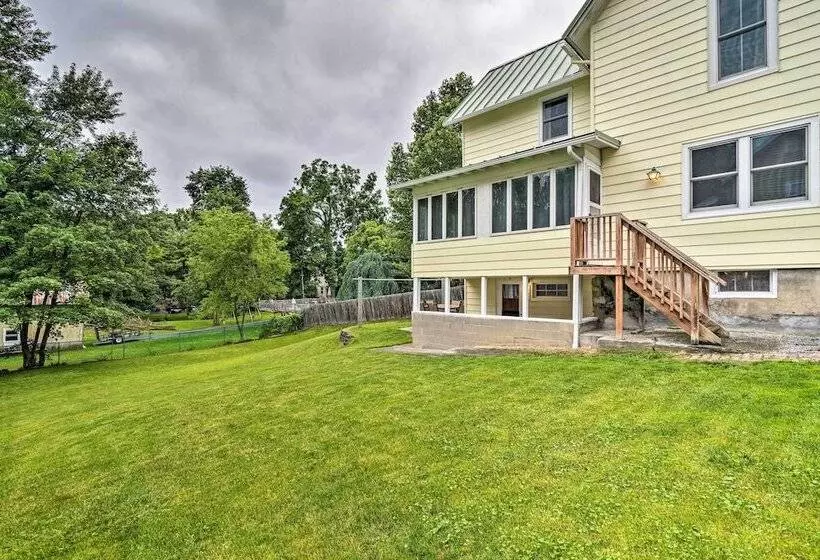 Penn Yan Escape W/ Yard, 1 Mi To Keuka Lake!