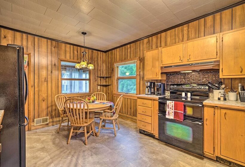 Penn Yan Escape W/ Yard, 1 Mi To Keuka Lake!