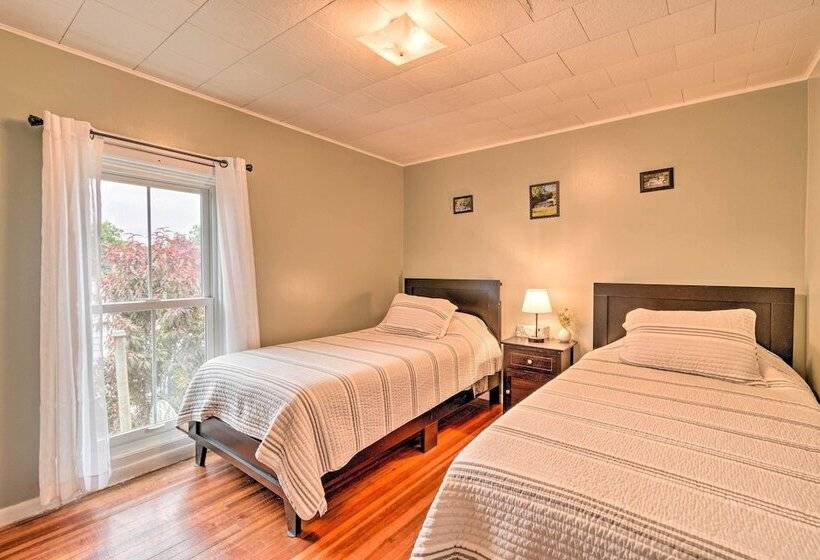 Penn Yan Escape W/ Yard, 1 Mi To Keuka Lake!