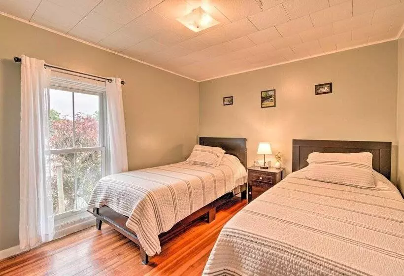 Penn Yan Escape W/ Yard, 1 Mi To Keuka Lake!