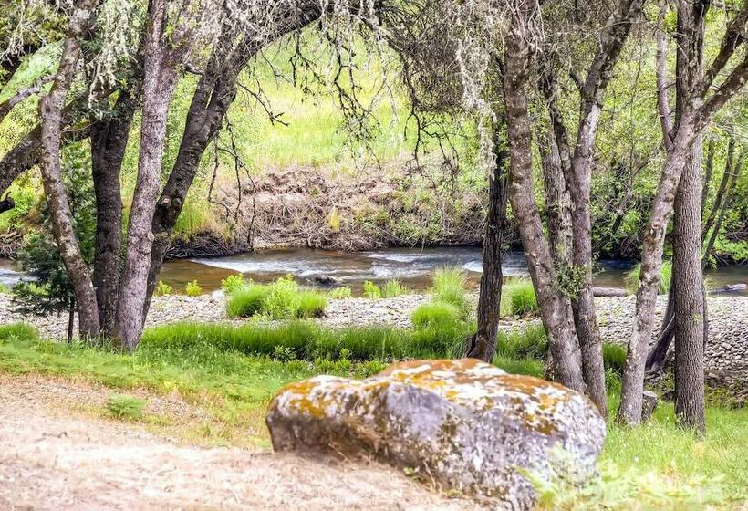 Secluded Placerville Cabin W/ Deck: Walk To River!