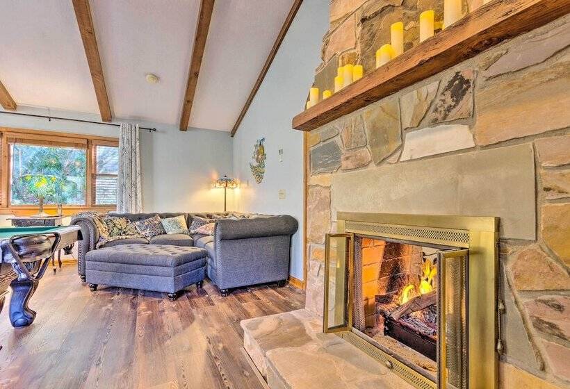Private Blue Ridge Retreat: Hot Tub & Pool Table!