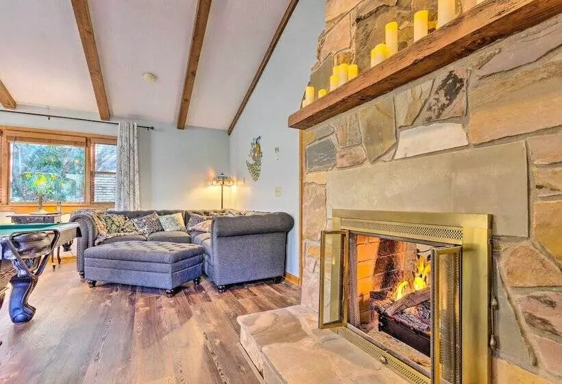 Private Blue Ridge Retreat: Hot Tub & Pool Table!