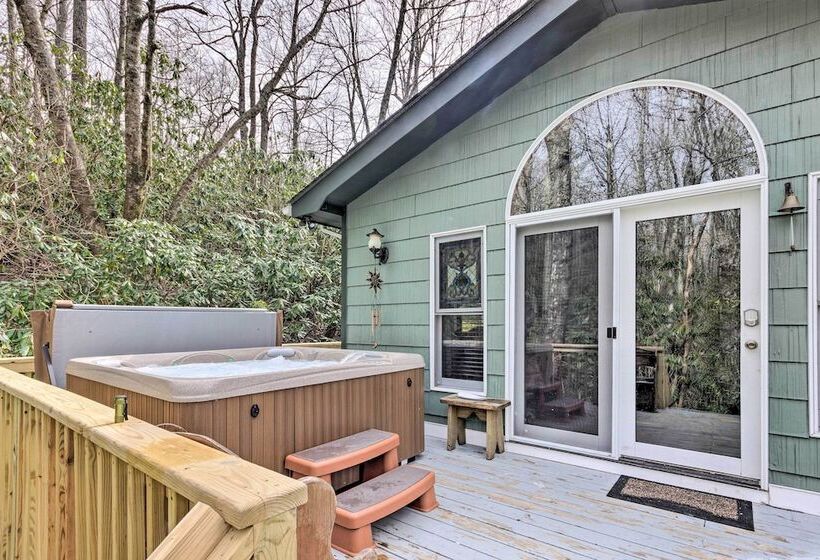 Private Blue Ridge Retreat: Hot Tub & Pool Table!