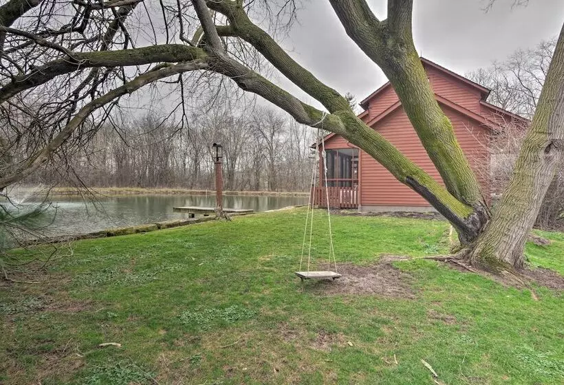 Quaint Winesburg Cottage W/ Porch & Pond!