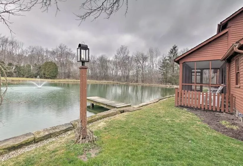 Quaint Winesburg Cottage W/ Porch & Pond!