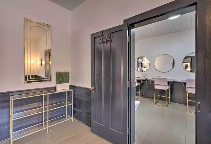 Quaint Winesburg Cottage W/ Porch & Pond!