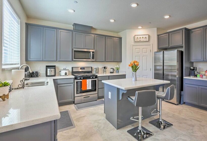 Sacramento Retreat W/ Yard ~ 13 Mi To Dtwn!