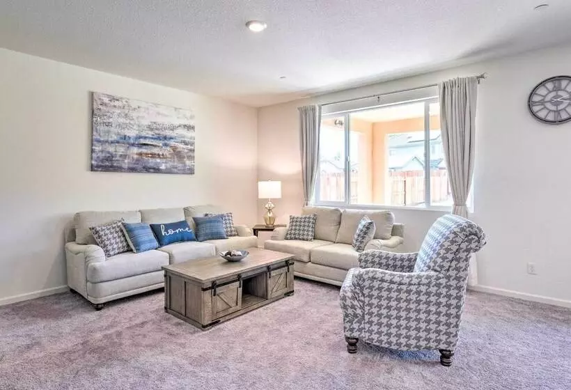 Sacramento Retreat W/ Yard ~ 13 Mi To Dtwn!
