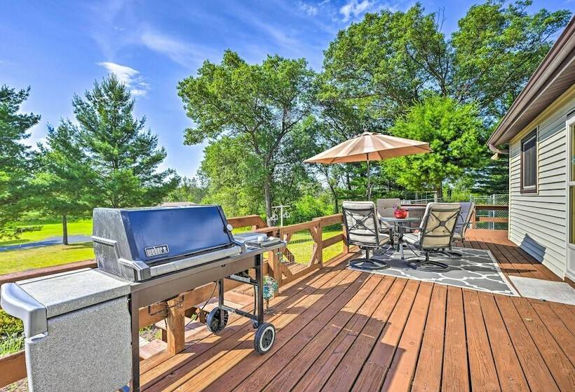 Secluded Arkdale Retreat: 10 Acres W/ Deck!