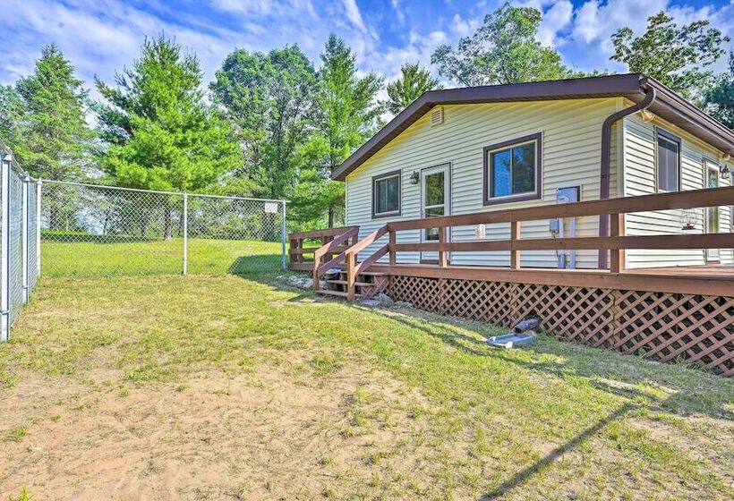 Secluded Arkdale Retreat: 10 Acres W/ Deck!