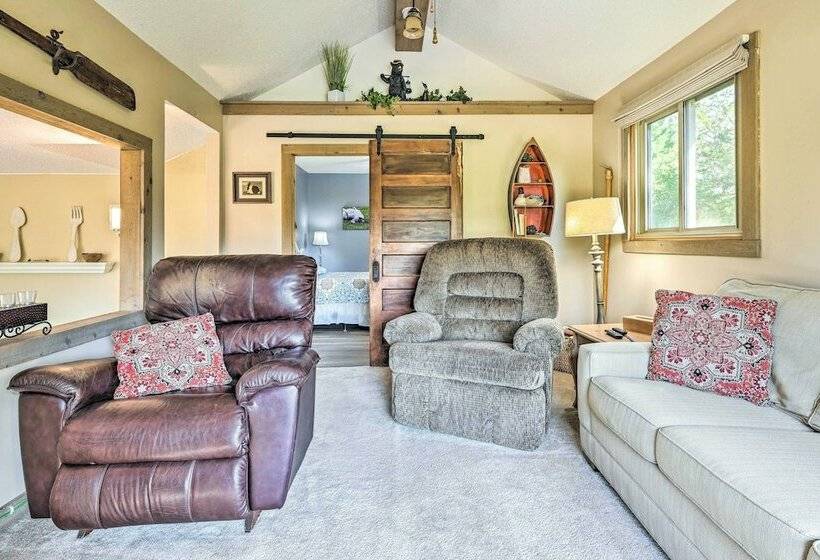 Secluded Arkdale Retreat: 10 Acres W/ Deck!