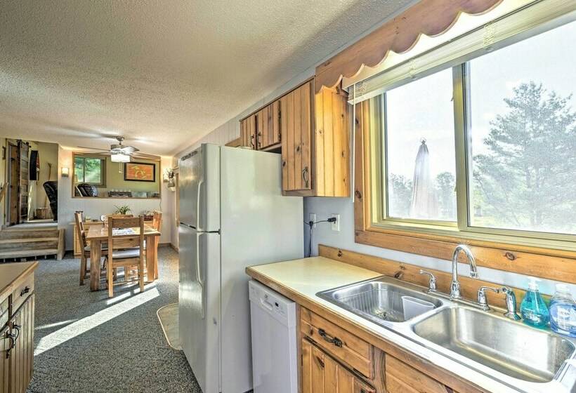 Secluded Arkdale Retreat: 10 Acres W/ Deck!