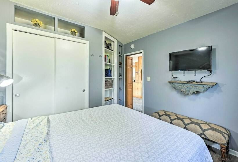 Secluded Arkdale Retreat: 10 Acres W/ Deck!