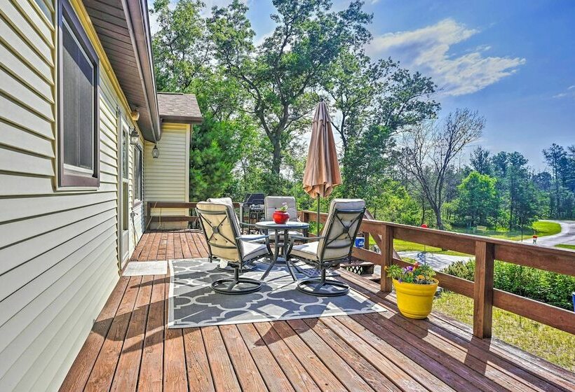 Secluded Arkdale Retreat: 10 Acres W/ Deck!