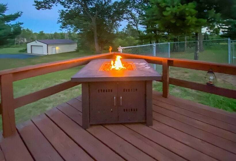 Secluded Arkdale Retreat: 10 Acres W/ Deck!