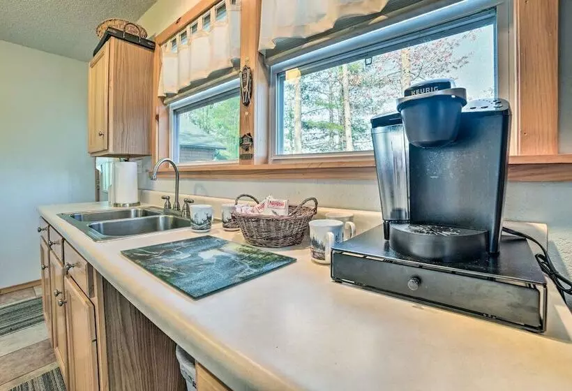 Secluded Lost Lake Cottage W/ Spacious Loft!