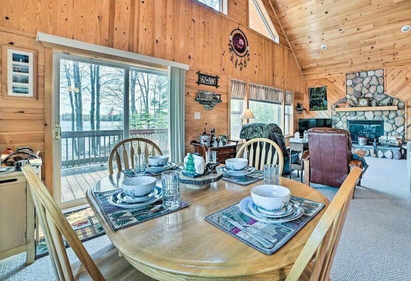 Secluded Lost Lake Cottage W/ Spacious Loft!