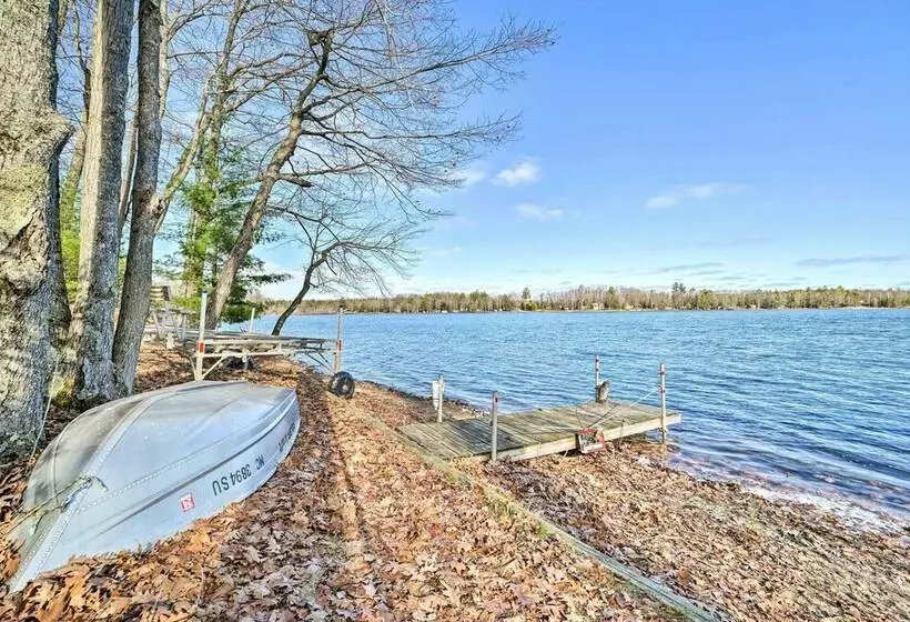 Secluded Lost Lake Cottage W/ Spacious Loft!