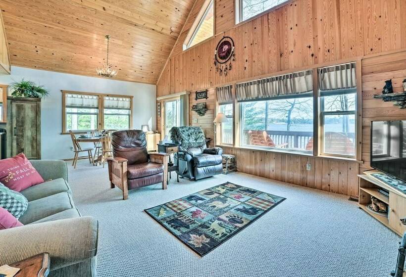 Secluded Lost Lake Cottage W/ Spacious Loft!