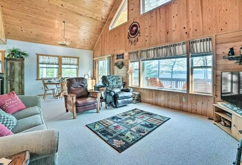 Secluded Lost Lake Cottage W/ Spacious Loft!