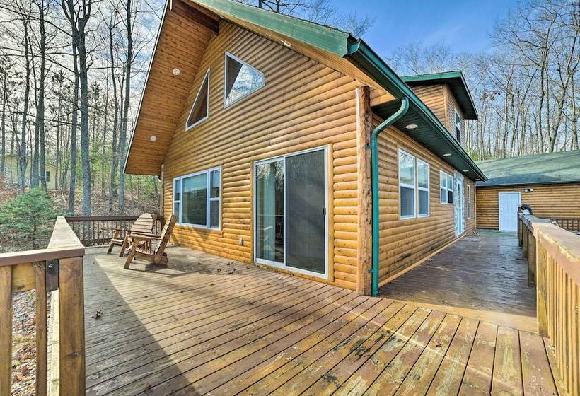 Secluded Lost Lake Cottage W/ Spacious Loft!