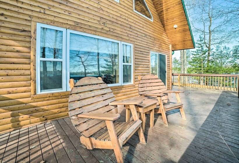 Secluded Lost Lake Cottage W/ Spacious Loft!