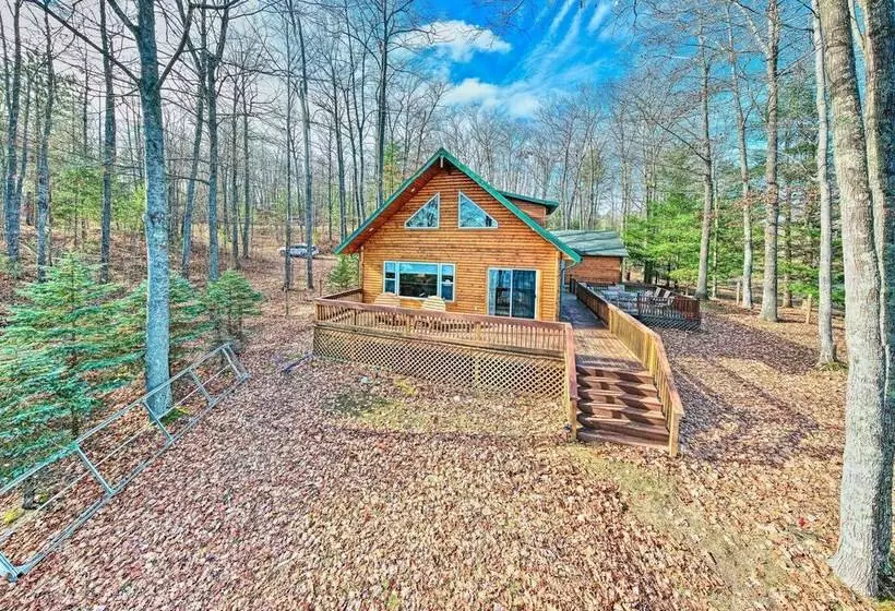 Secluded Lost Lake Cottage W/ Spacious Loft!