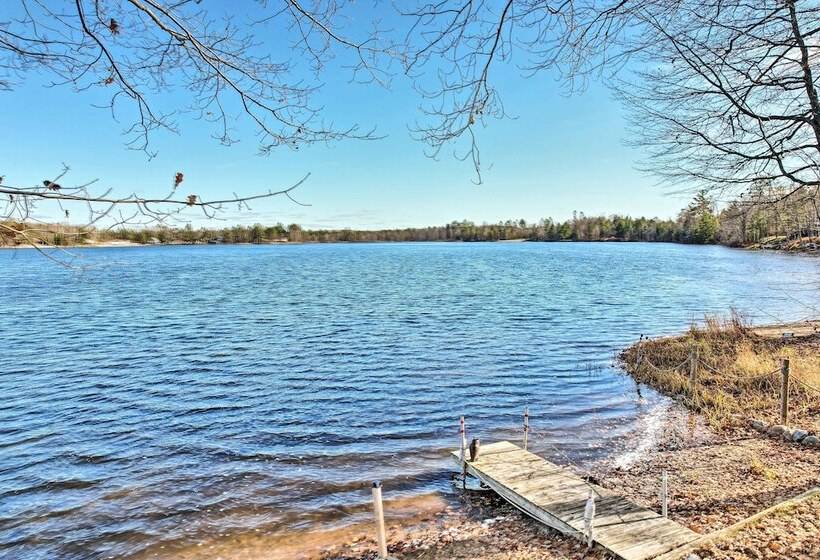 Secluded Lost Lake Cottage W/ Spacious Loft!