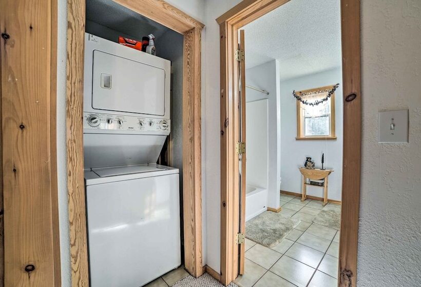 Secluded Lost Lake Cottage W/ Spacious Loft!