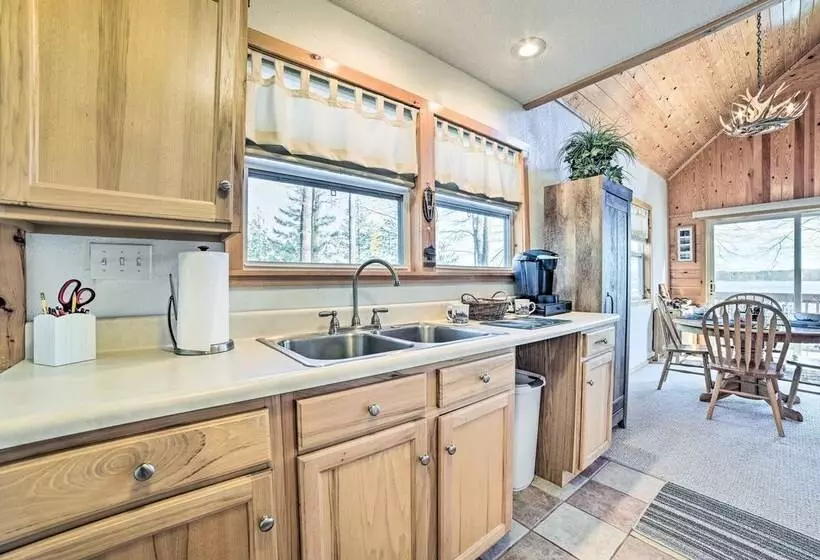 Secluded Lost Lake Cottage W/ Spacious Loft!