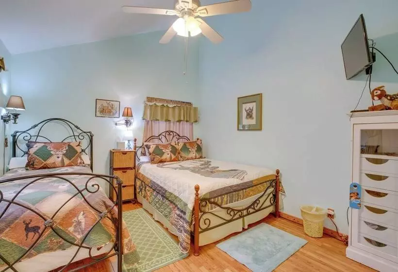 Secluded Placerville Cabin W/ Deck: Walk To River!