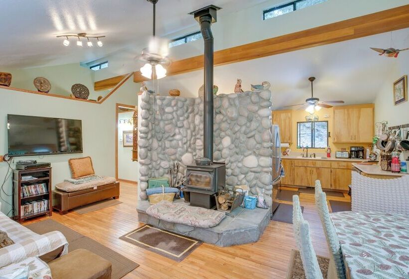 Secluded Placerville Cabin W/ Deck: Walk To River!