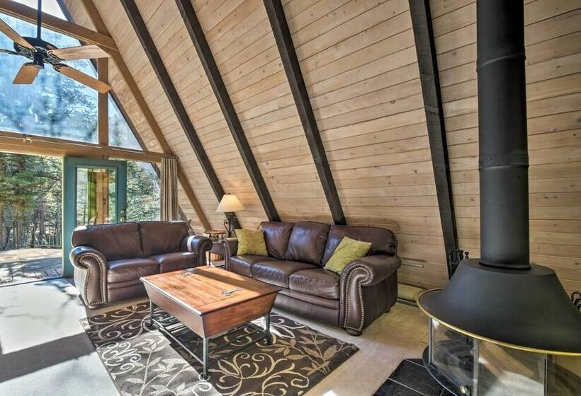 Secluded Ruidoso Cabin W/ Hot Tub & Fireplace!