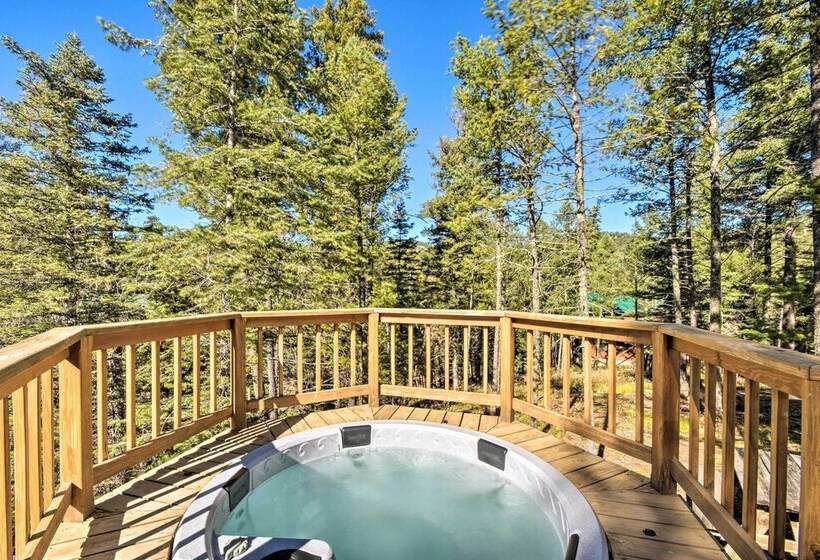 Secluded Ruidoso Cabin W/ Hot Tub & Fireplace!