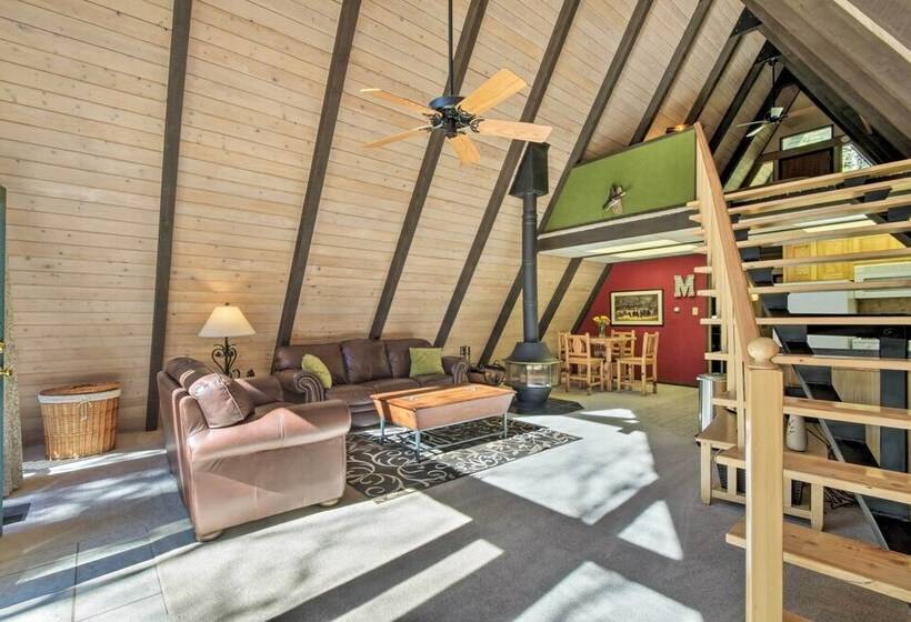 Secluded Ruidoso Cabin W/ Hot Tub & Fireplace!