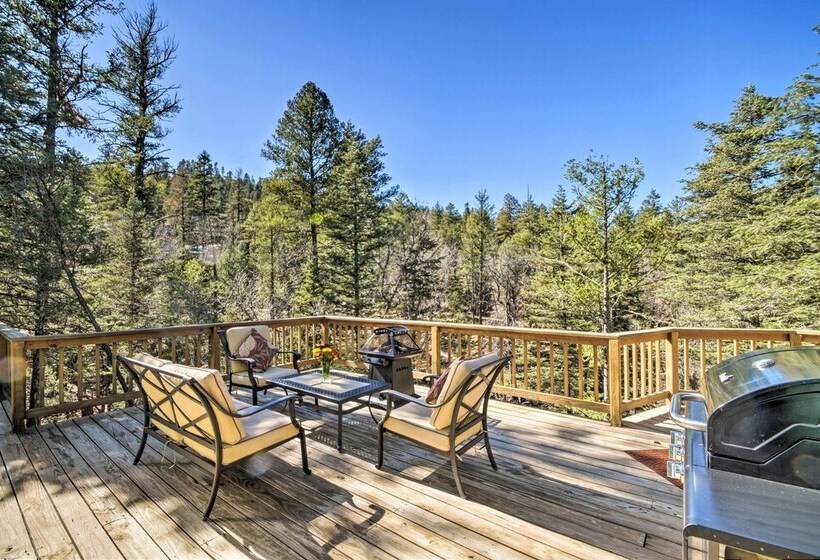 Secluded Ruidoso Cabin W/ Hot Tub & Fireplace!