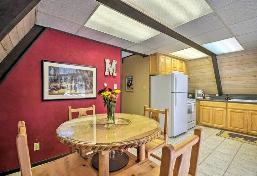 Secluded Ruidoso Cabin W/ Hot Tub & Fireplace!