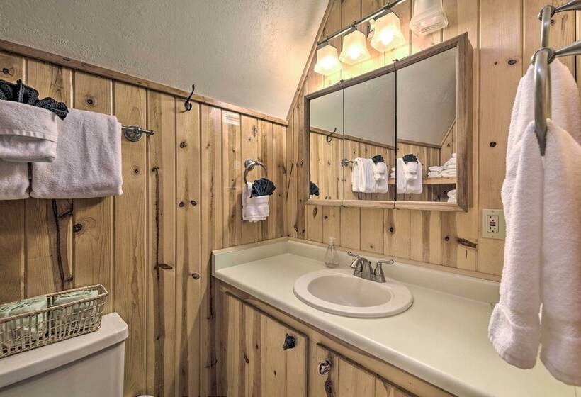 Ski In/ski Out Red River Cabin W/ Mtn Views!