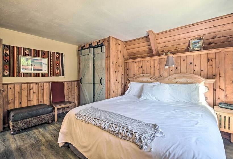 Ski In/ski Out Red River Cabin W/ Mtn Views!