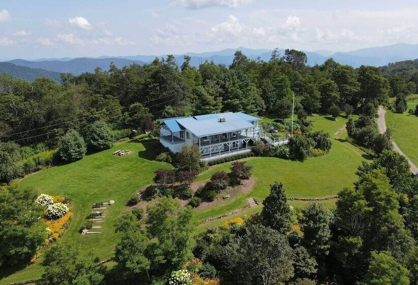 North Carolina Vacation Rental W/ Fire Pit & Grill