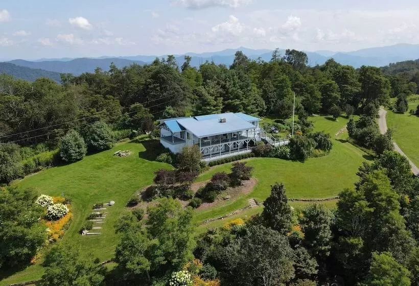 North Carolina Vacation Rental W/ Fire Pit & Grill