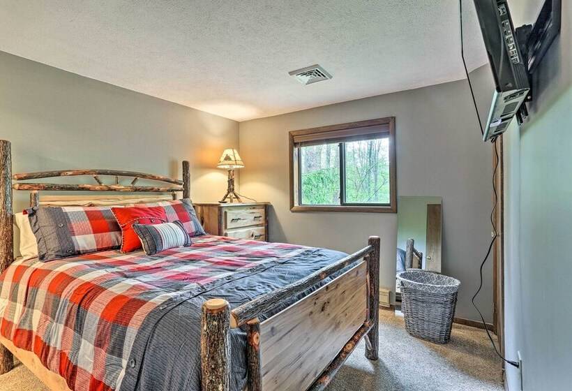 Walk To Lake & Beach: Pocono Cabin W/ Fire Pit