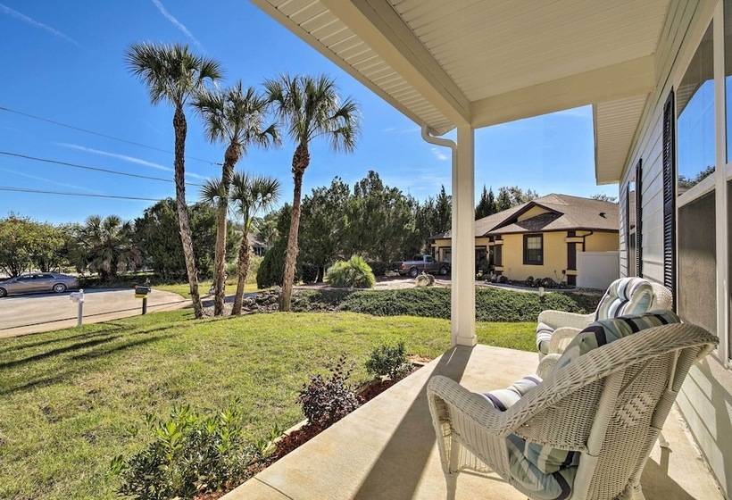 Canalside Crystal River Home W/ Dock & Kayaks