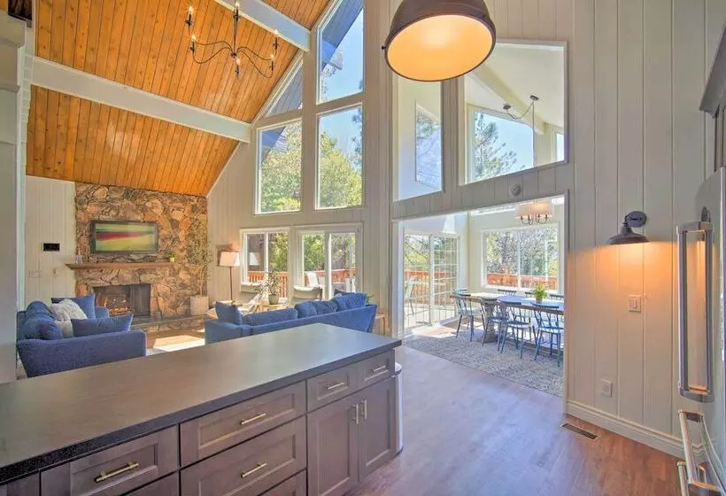 Stunning Lake Arrowhead Home: Decks & Hot Tub