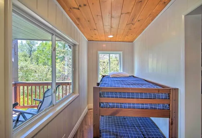 Stunning Lake Arrowhead Home: Decks & Hot Tub