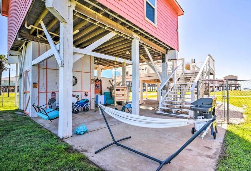 Sunny Freeport Home W/ Deck & Ocean Views!