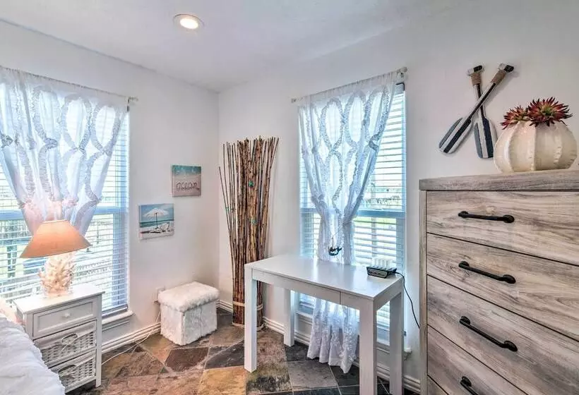 Sunny Freeport Home W/ Deck & Ocean Views!